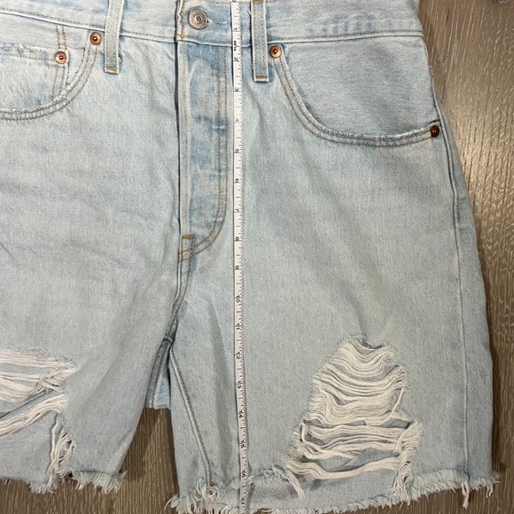 LEVIS women's light denim jean shorts 501 size 30 - Picture 3 of 7
